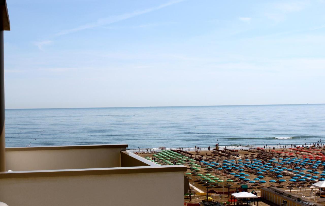 National Hotel Rimini Bagian luar foto