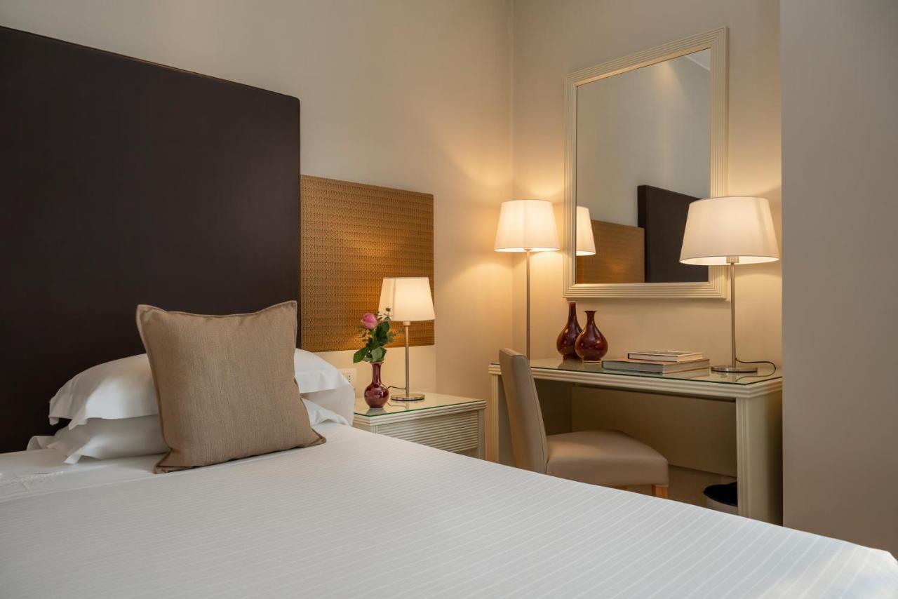 National Hotel Rimini Bagian luar foto