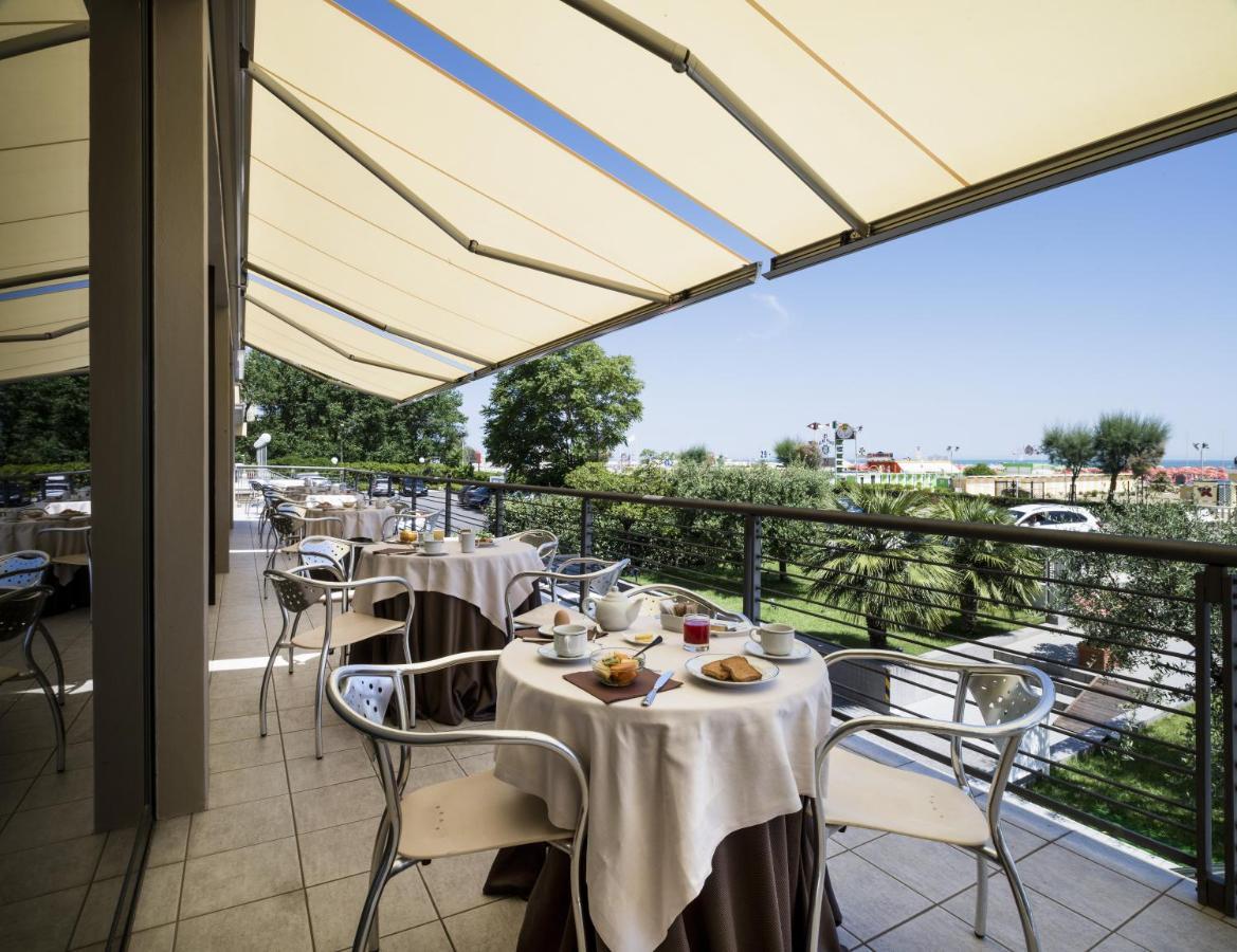 National Hotel Rimini Bagian luar foto