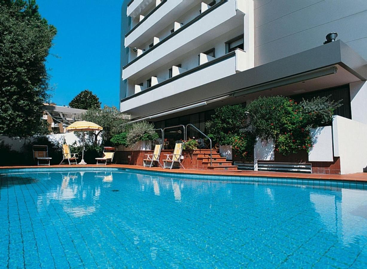 National Hotel Rimini Bagian luar foto