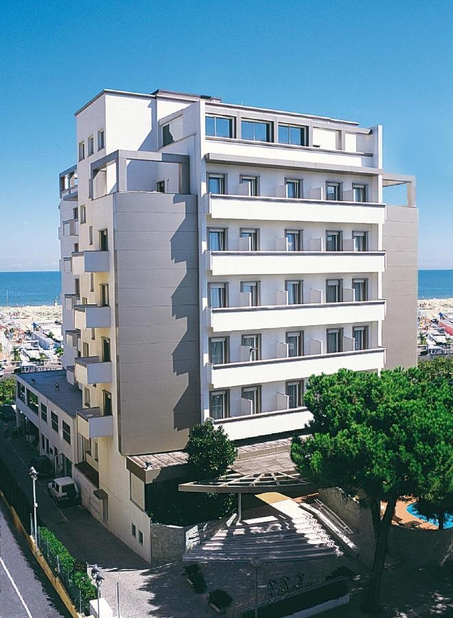National Hotel Rimini Bagian luar foto