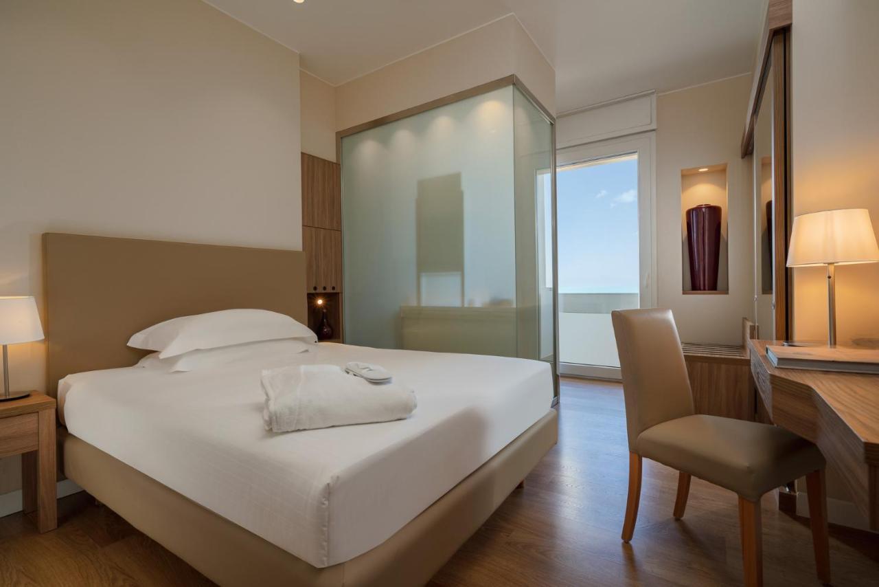 National Hotel Rimini Bagian luar foto