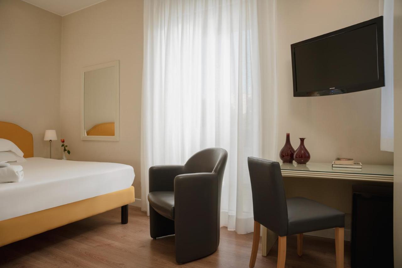 National Hotel Rimini Bagian luar foto