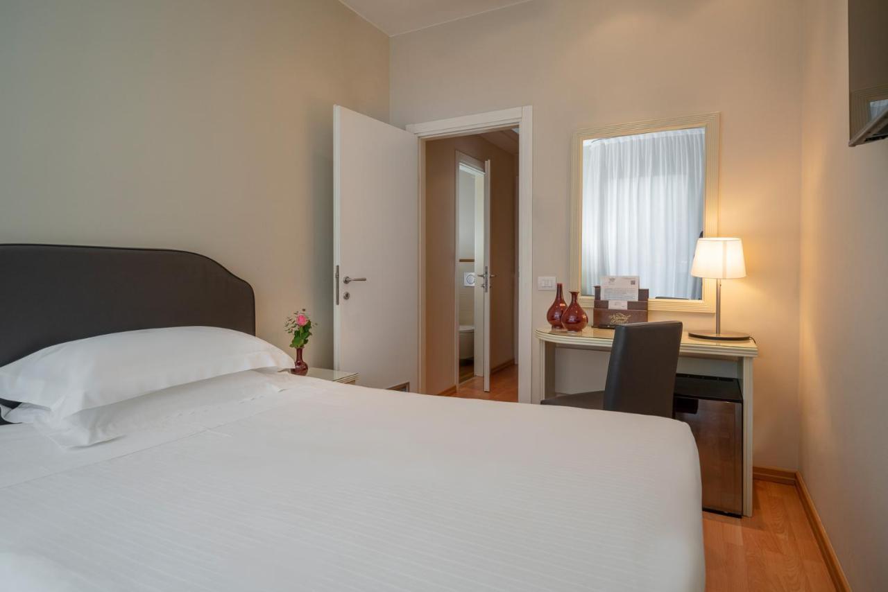 National Hotel Rimini Bagian luar foto