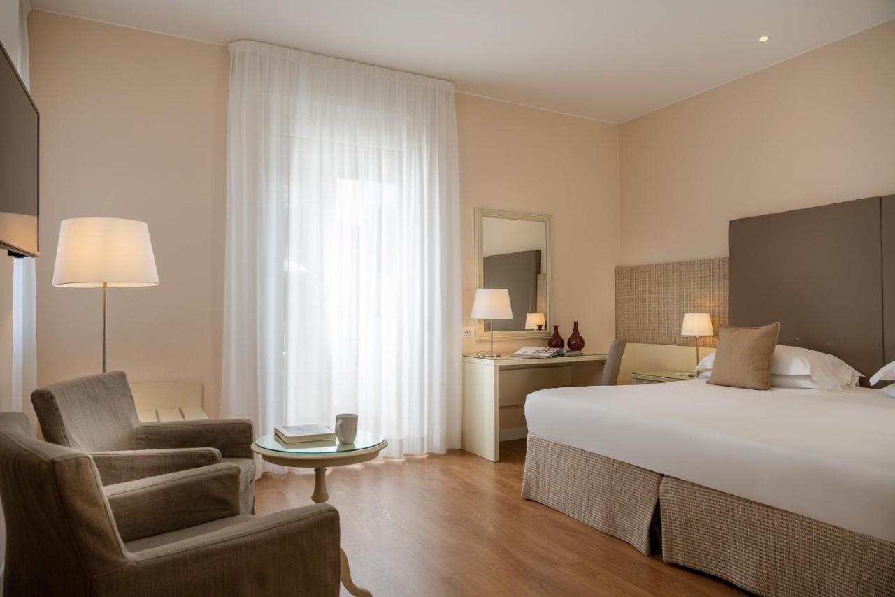 National Hotel Rimini Bagian luar foto