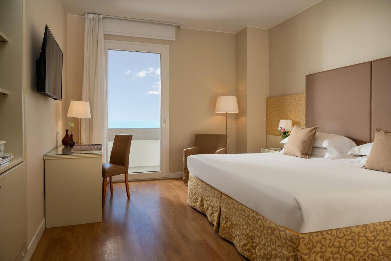 National Hotel Rimini Bagian luar foto
